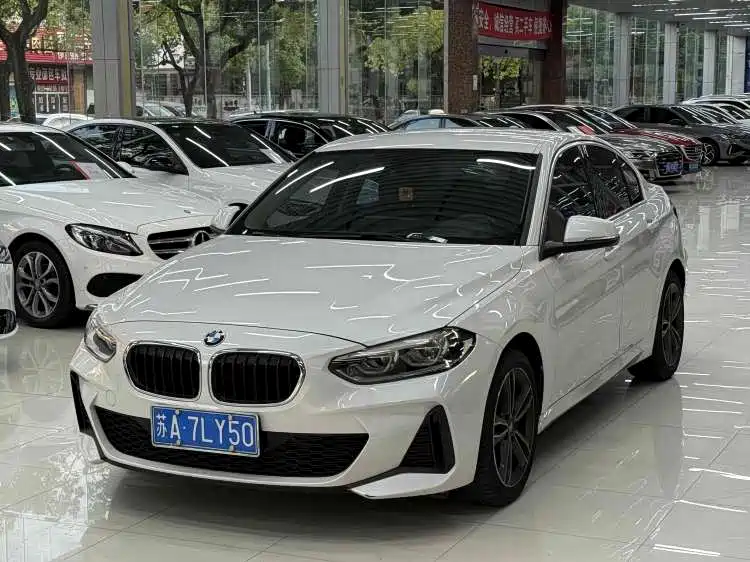 BMW 1-series, 2022
