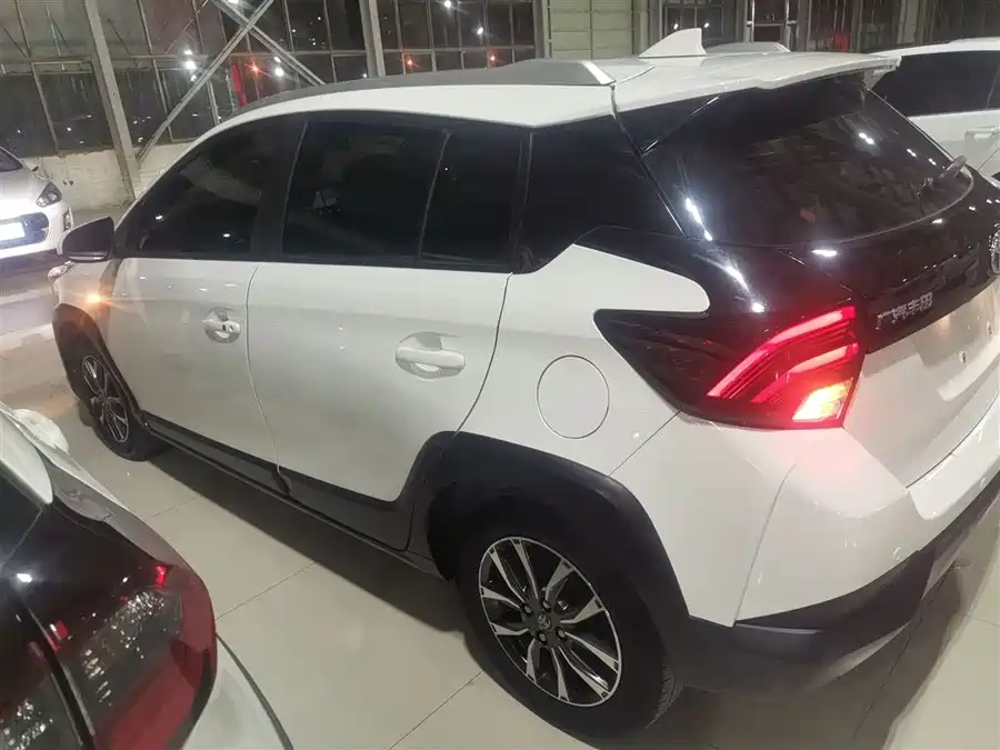 Toyota Yaris L, 2023 — фото 4