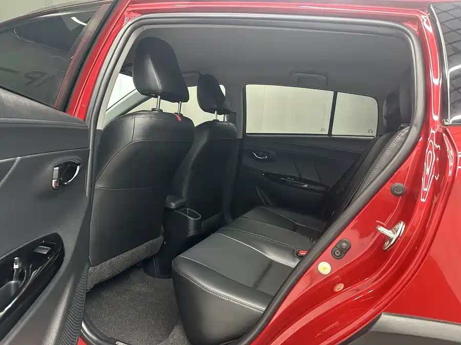 Toyota Yaris L, 2022 — фото 5