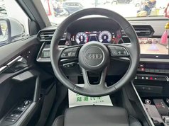 奥迪A3 2023款 A3L Limousine 35 TFSI 时尚运动型