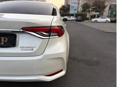 卡罗拉 2021款 双擎 1.8L E-CVT旗舰版