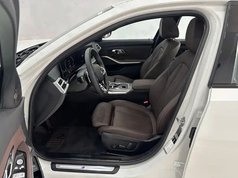 宝马3系 2025款 330Li 尊享型 M运动曜夜套装