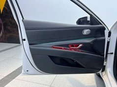 伊兰特 2022款 1.5L CVT LUX尊贵版