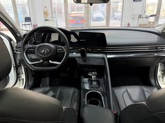 伊兰特 2022款 1.5L CVT LUX尊贵版