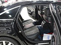 奥迪A6L 2023款 改款 45 TFSI 臻选动感型