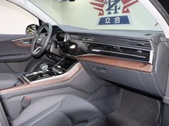 奥迪Q7 2025款 55 TFSI quattro S line黑武士型