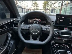 奥迪A4L 2022款 45 TFSI quattro 臻选动感型