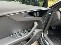 奥迪A4L 2024款 40 TFSI quattro RS套件燃速型