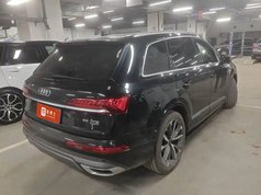 奥迪Q7 2023款 55 TFSI quattro S line运动型