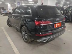 奥迪Q7 2023款 55 TFSI quattro S line运动型