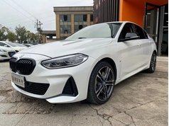 宝马1系 2022款 125i M运动曜夜版