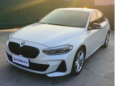 宝马1系 2023款 120i M运动曜夜版