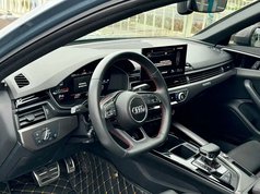 奥迪A4L 2022款 40 TFSI quattro RS套件燃速型