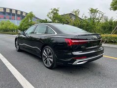 奥迪A6L 2025款 45 TFSI 臻选动感型