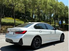 宝马3系 2025款 330i M运动曜夜套装