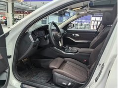 宝马3系 2022款 320i 运动套装