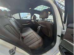 宝马3系 2025款 330i M运动曜夜套装