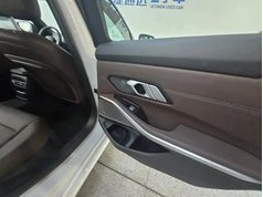 宝马3系 2025款 330i M运动曜夜套装