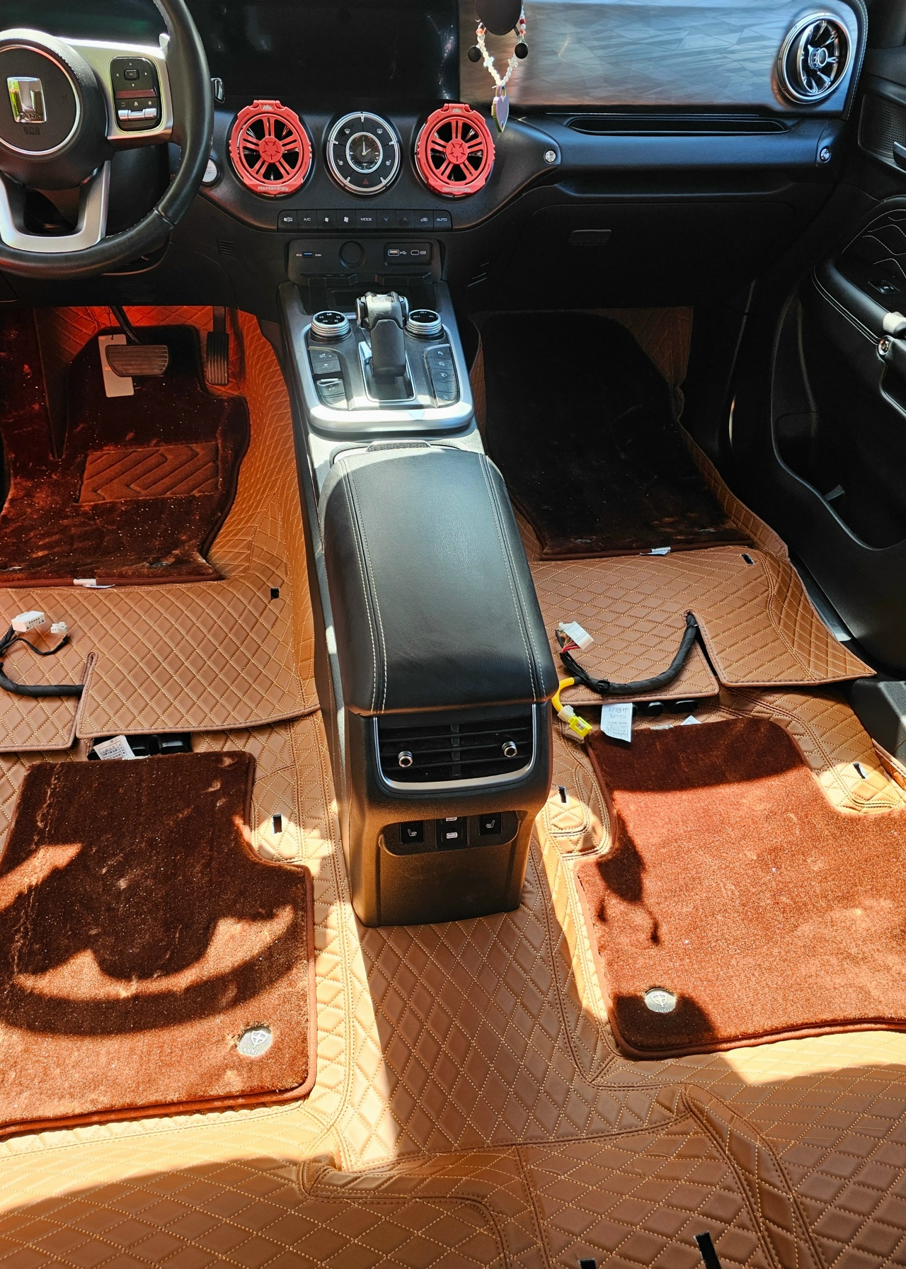 Tank 300 Комплект 3D ковров Susif 365 Car Blanket Armour из экокожи и 4 ворсовых ковриков коричневый 8