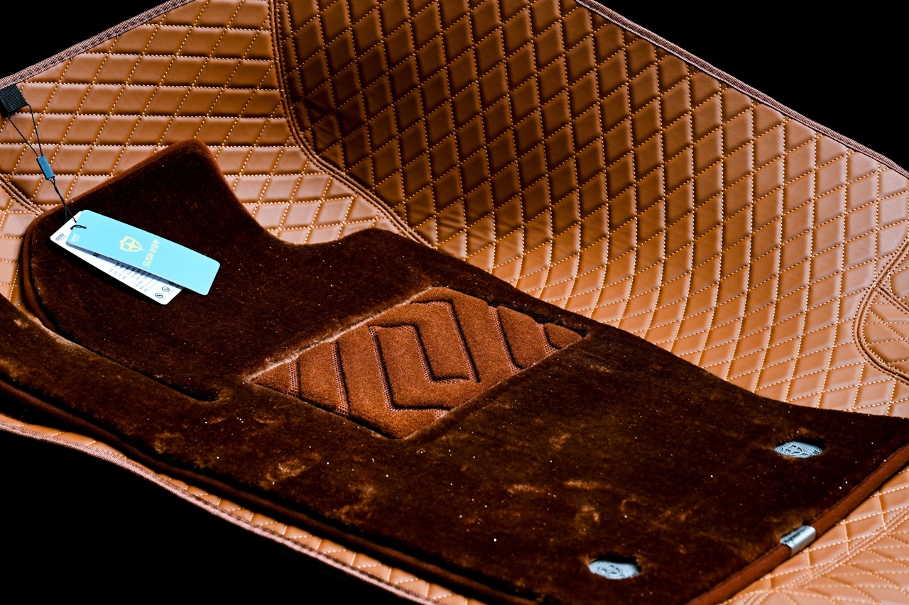 Tank 300 Комплект 3D ковров Susif 365 Car Blanket Armour из экокожи и 4 ворсовых ковриков коричневый 2