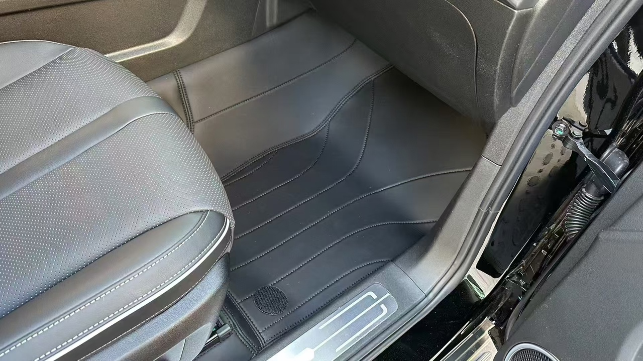 Tank 300 Комплект 3D ковров Susif 365 Car Blanket Armour из экокожи и 4 ворсовых ковриков черные 7