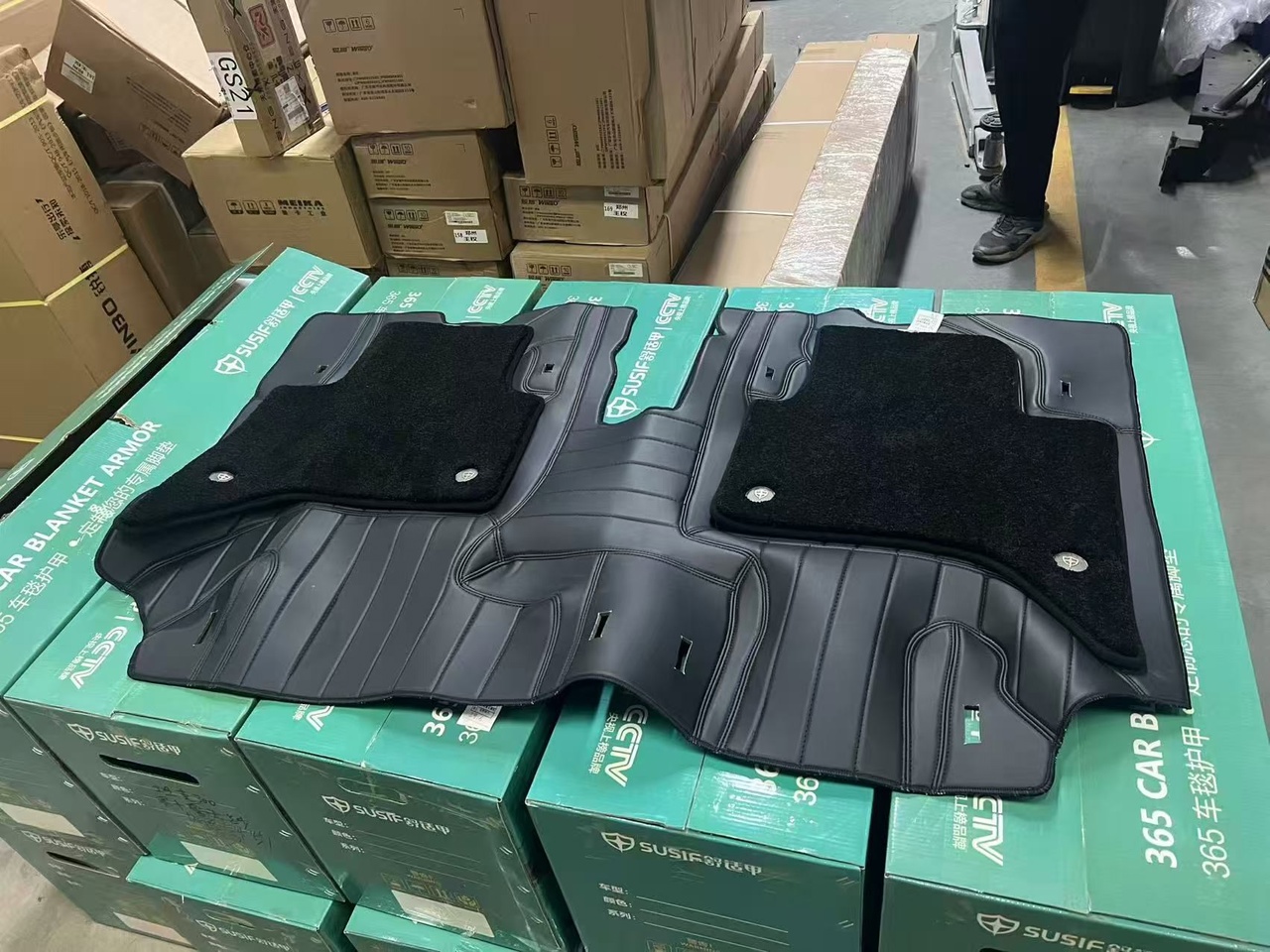 Tank 300 Комплект 3D ковров Susif 365 Car Blanket Armour из экокожи и 4 ворсовых ковриков черные 9