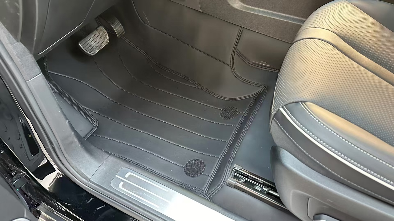 Tank 300 Комплект 3D ковров Susif 365 Car Blanket Armour из экокожи и 4 ворсовых ковриков черные 4