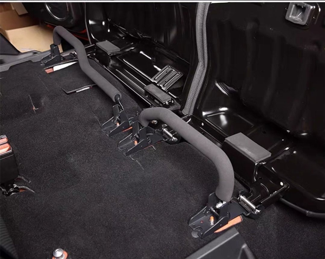 Tank 300 Система быстрого съёма подушек задних кресел 3