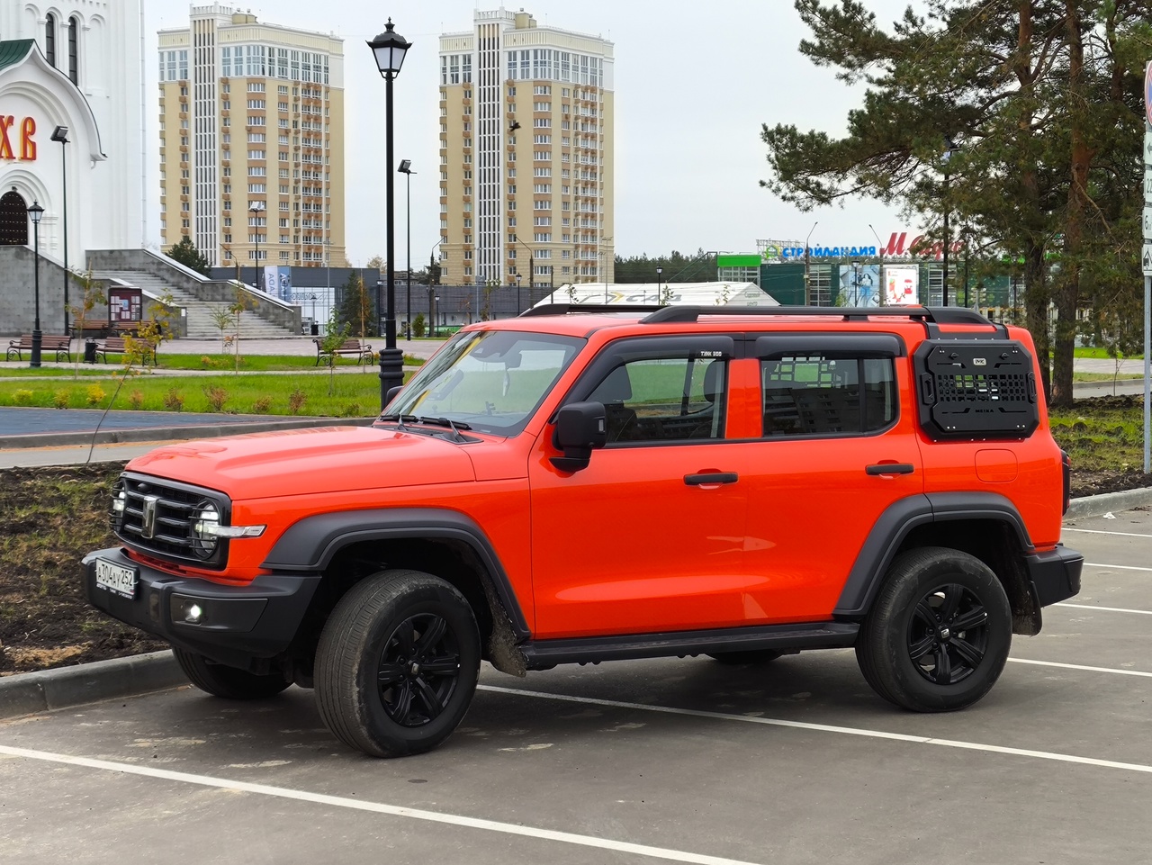 Tank 300 Откидная полка-столик на окно Meika к багажнику 2