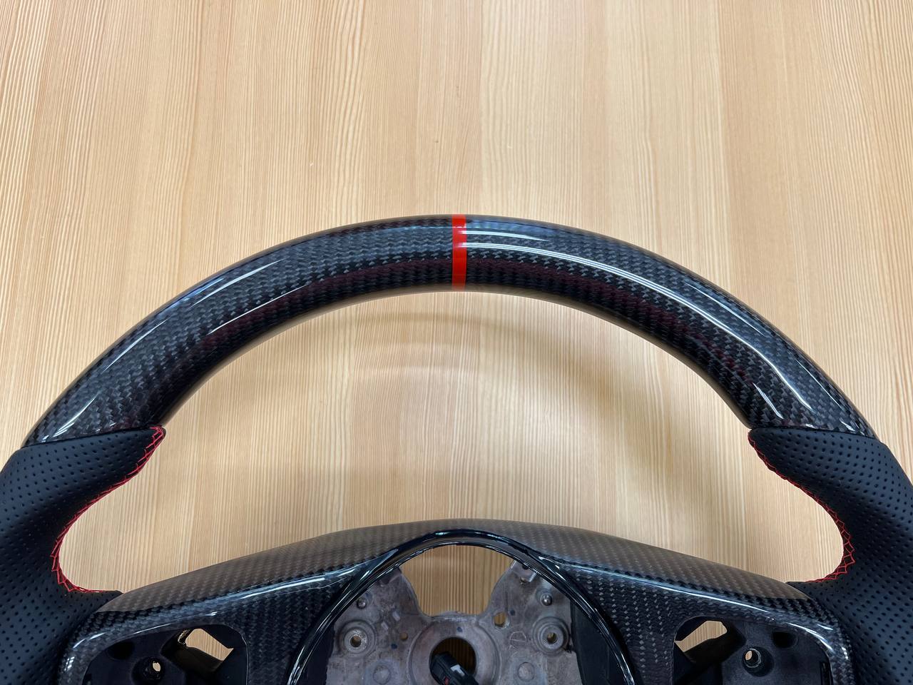 Tank 300 Руль карбоновый с функцией подогрева черный с красной отделкой 5