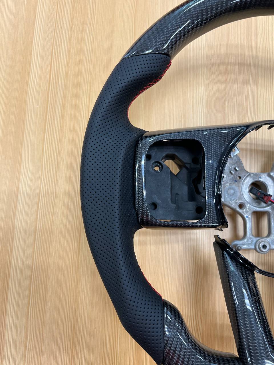 Tank 300 Руль карбоновый с функцией подогрева черный с красной отделкой 9