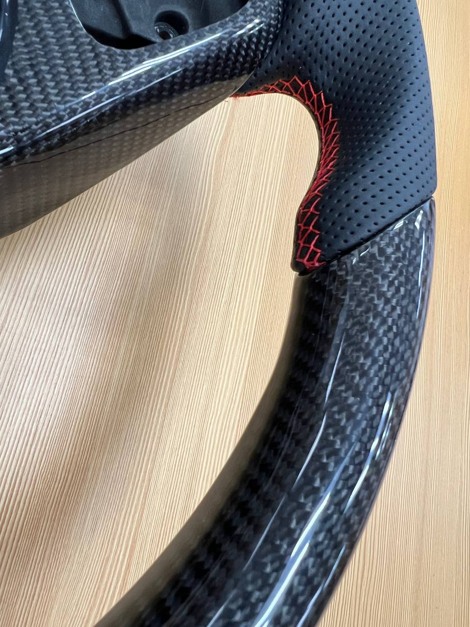 Tank 300 Руль карбоновый с функцией подогрева черный с красной отделкой 10