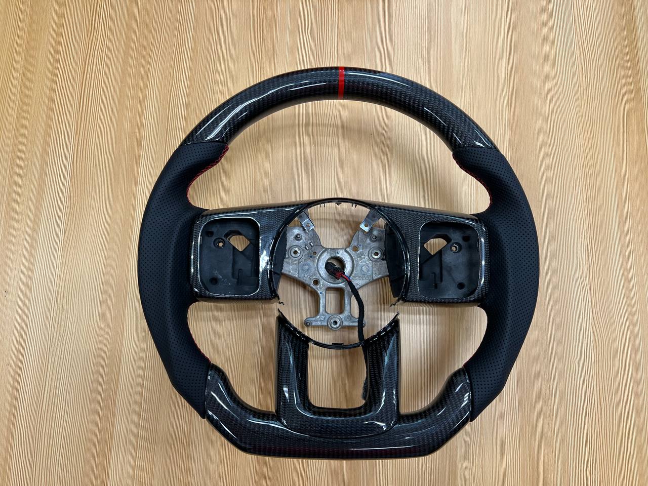 Tank 300 Руль карбоновый с функцией подогрева черный с красной отделкой 12