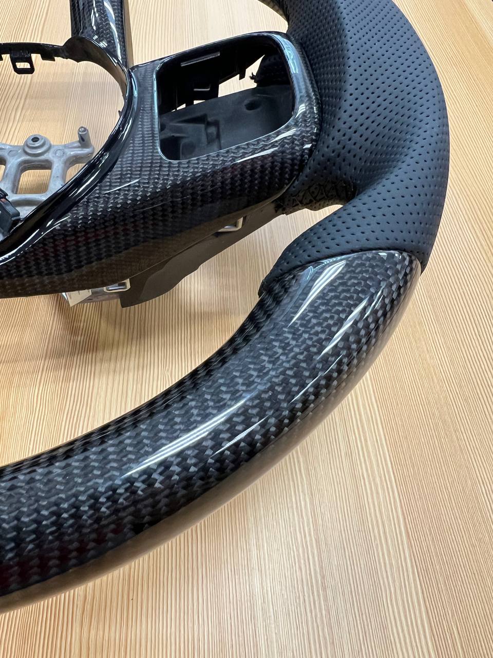 Tank 300 Руль карбоновый с функцией подогрева черный  6