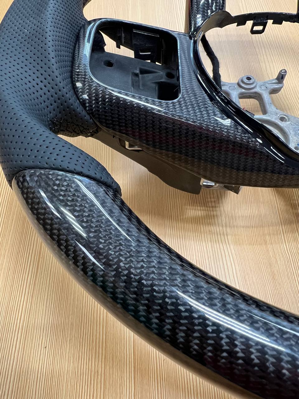 Tank 300 Руль карбоновый с функцией подогрева черный  7