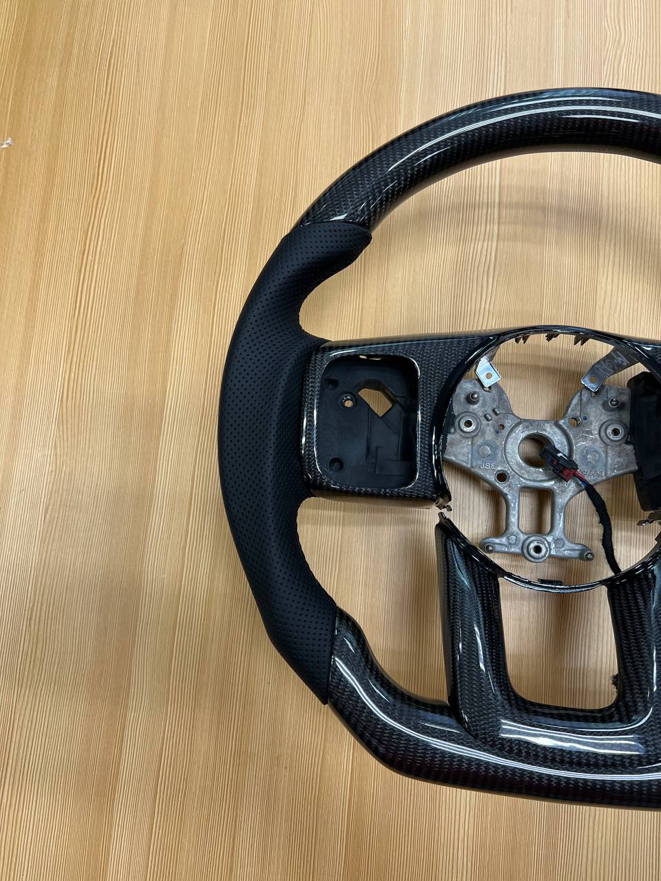 Tank 300 Руль карбоновый с функцией подогрева черный  8