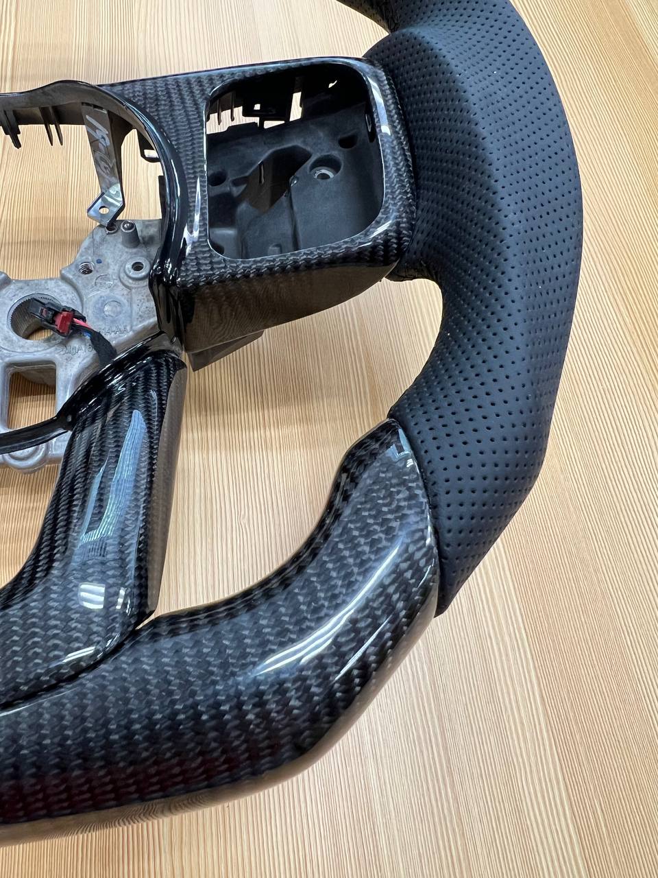 Tank 300 Руль карбоновый с функцией подогрева черный  9