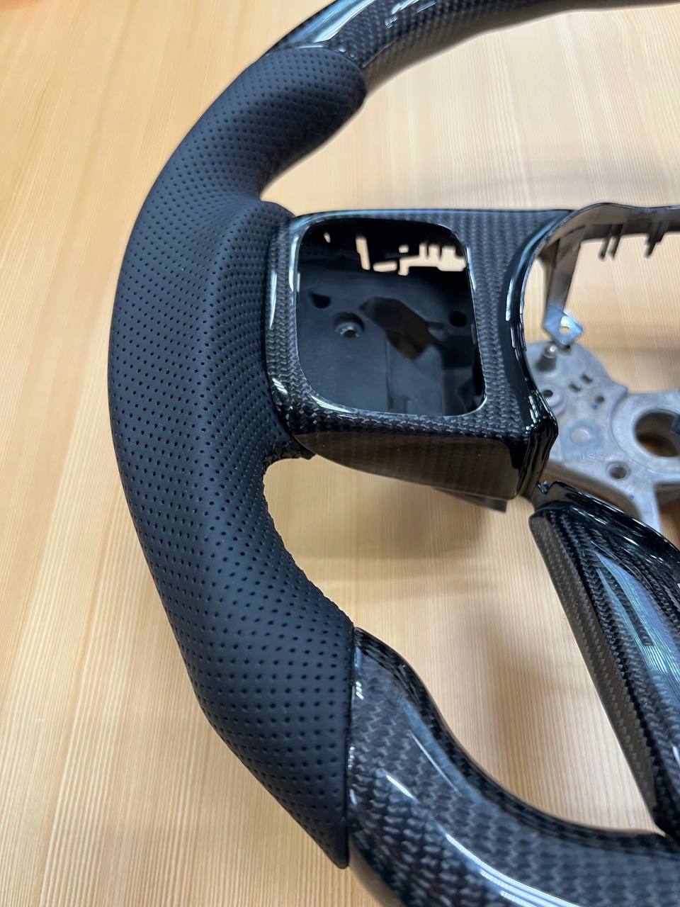 Tank 300 Руль карбоновый с функцией подогрева черный  10