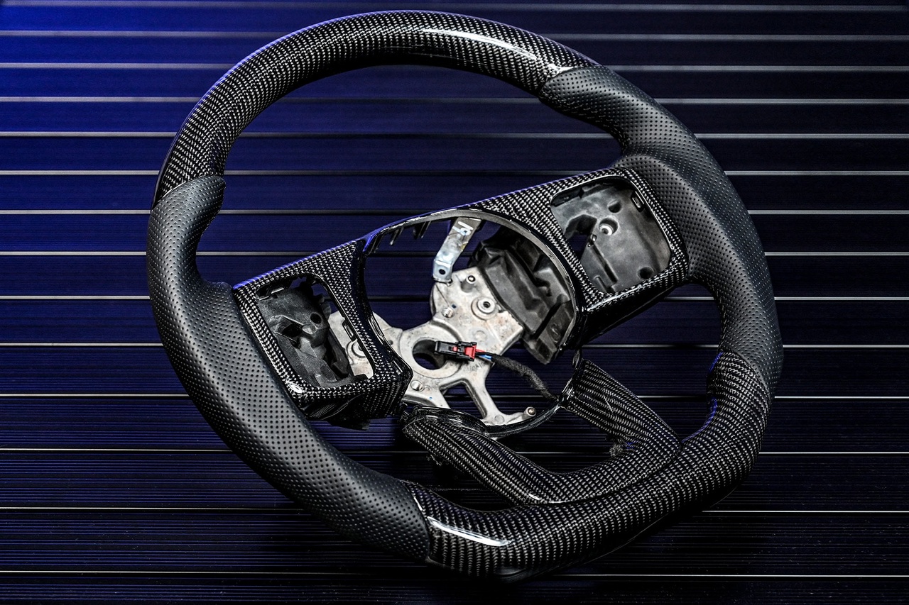 Tank 300 Руль карбоновый с функцией подогрева черный  2