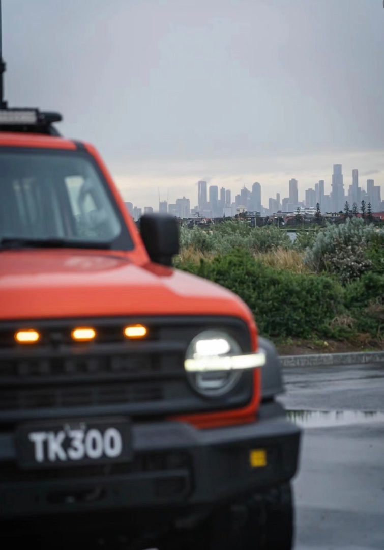 Tank 300 Комплект из 4 диодов в штатную решётку радиатора 2