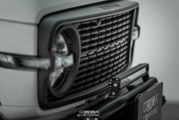 Tank 300 Комплект из 8 диодных огней в решетку радиатора TopFire белый свет 2