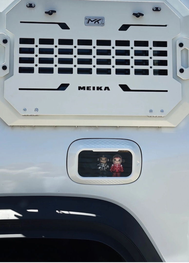 Tank 300 Дизайнерский лючок бензобака Geea Design белый 3