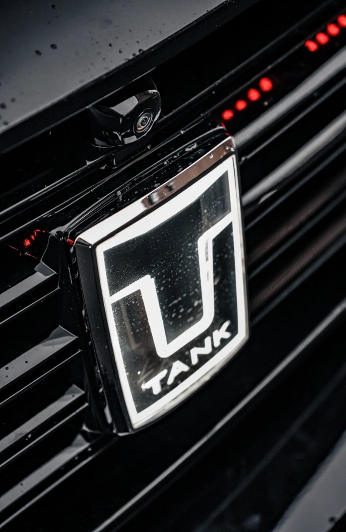 Tank 300 Светящийся логотип в штатную решётку радиатора