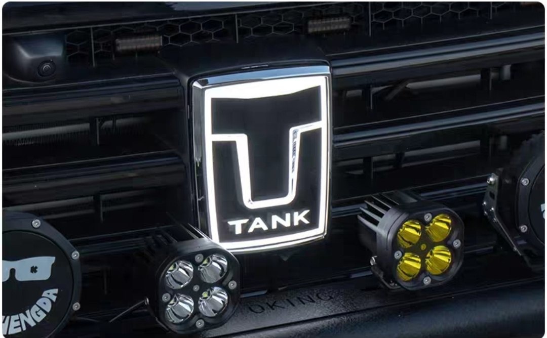 Tank 300 Светящийся логотип в штатную решётку радиатора 6