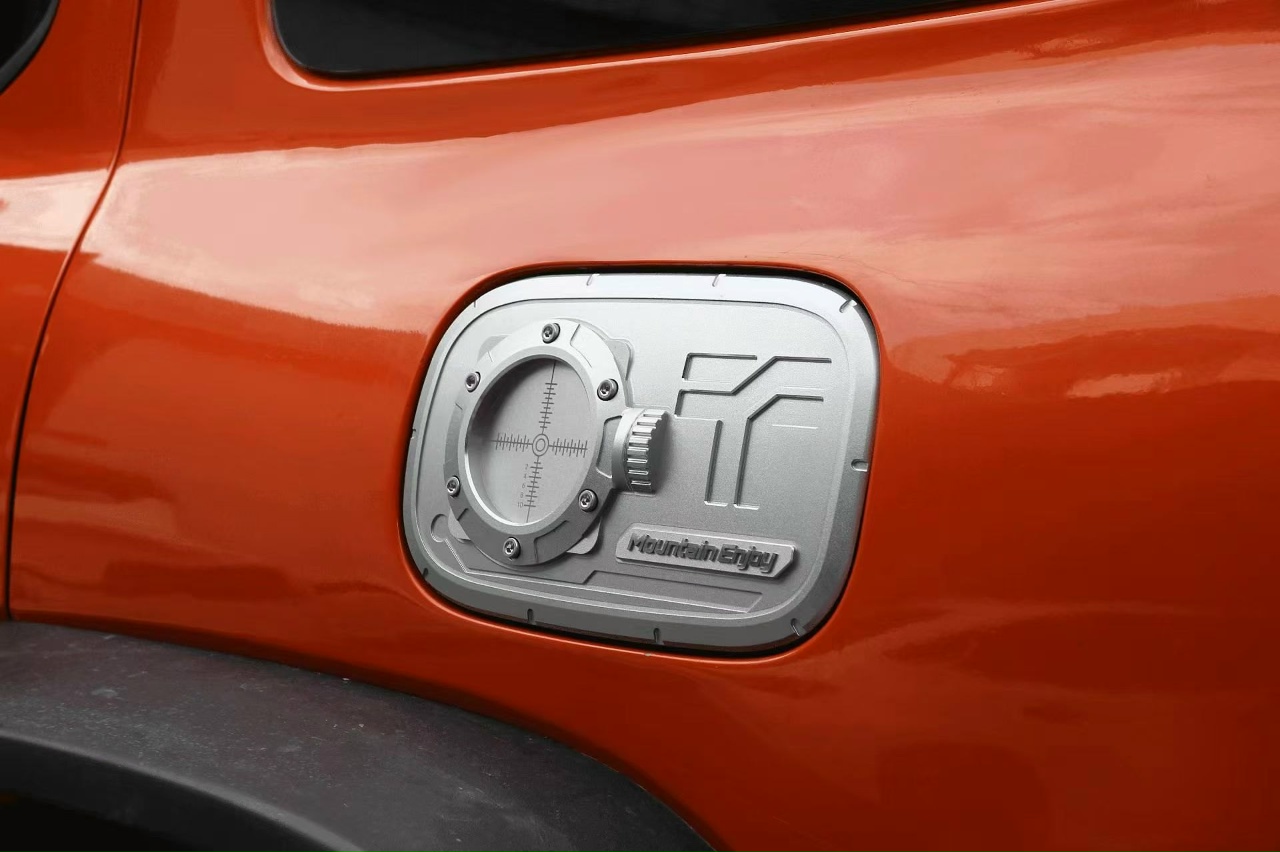 Tank 300 Дизайнерская крышка люка бензобака Mountain Enjoy серая 2