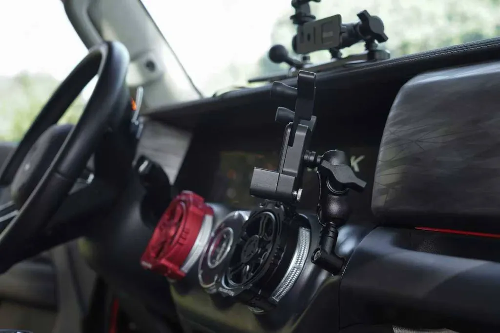 Tank 300 Держатель телефона Mountain Enjoy на панель 2