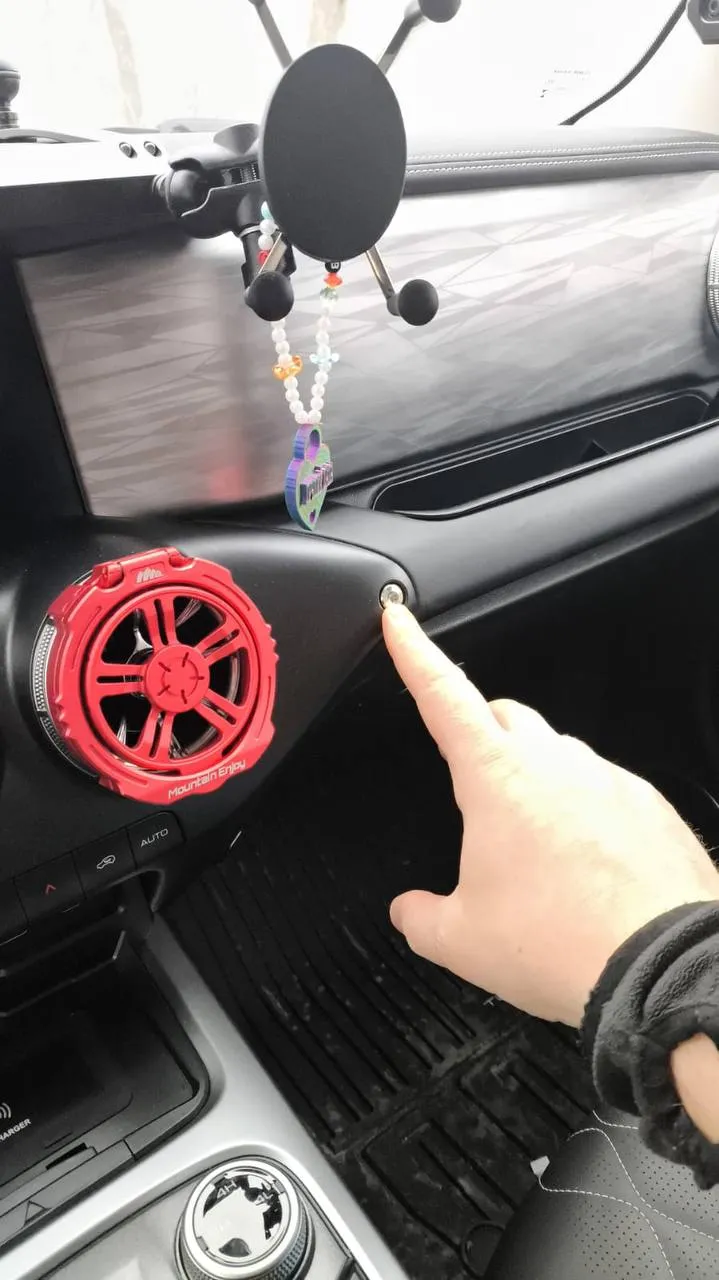 Tank 300 Держатель телефона Mountain Enjoy на панель 3