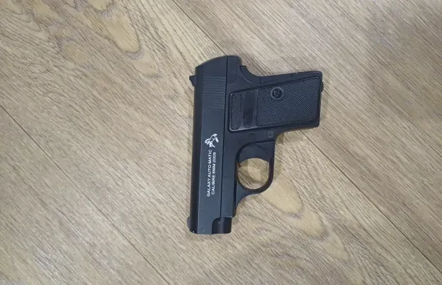 Пистолет игрушечный