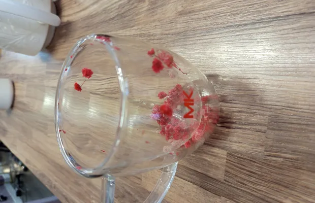 Кружка с цветами внутри