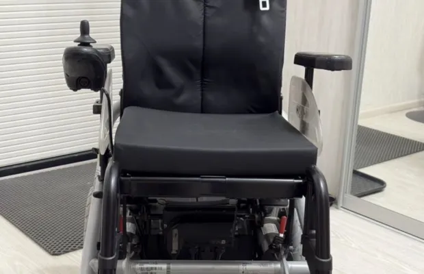 Инвалидная коляска с электроприводом